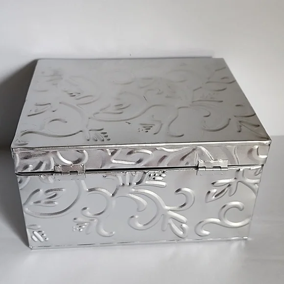 Silver Tone Decorative Storage Multipurpose Box - Picture 7 of 9